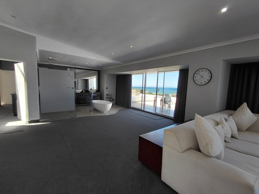 5 Bedroom Property for Sale in Jeffreys Bay Central Eastern Cape